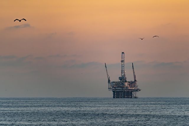 $105 to $87: Inside the Hormuz ‘Fear Tax’ That’s Rattling Every Oil Market on Earth