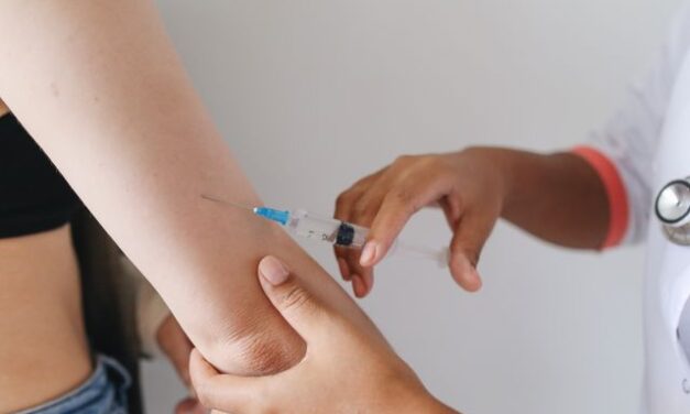 Surprise $140 Out-Of-Pocket Fees Leave Patients Walking Away From New COVID Shots In Washington 