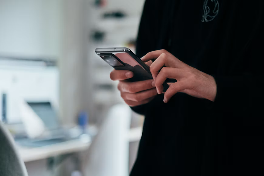 New Research Examines the Health Risks Linked to Smartphone Use Among Children