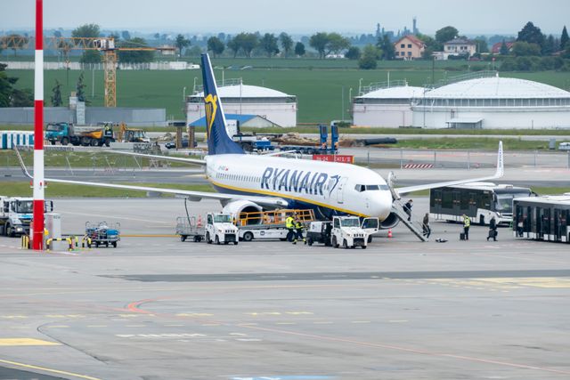 Lawmakers Urge FAA to Pause AI Tool Used at D.C.-Area Airports
