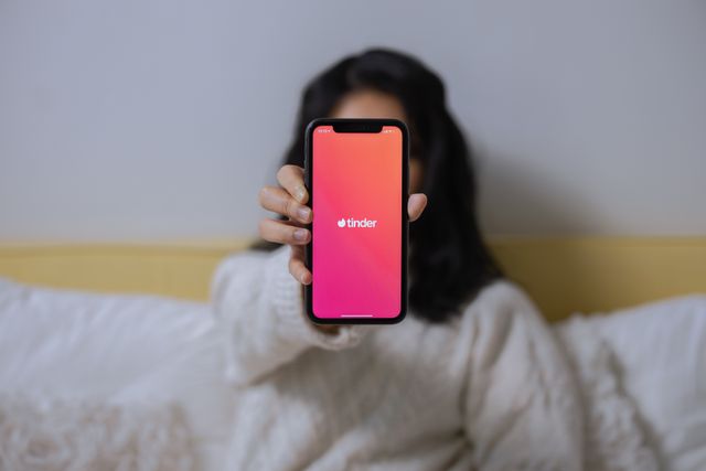 The Dark Side of Swiping Right: How Scammers Hijacked Dating Apps and Stole Billions From Unsuspecting Users!